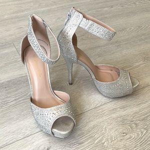 Super Bling Rhinestone shoes Silver 5” Stilettos Heels—SIZE 8.5–